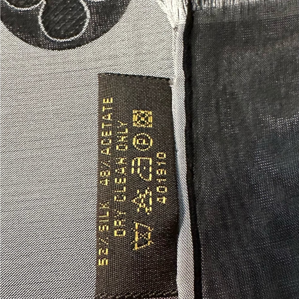 Louis Vuitton silk scarf in black and silver monogram print - Picture 6 of 6